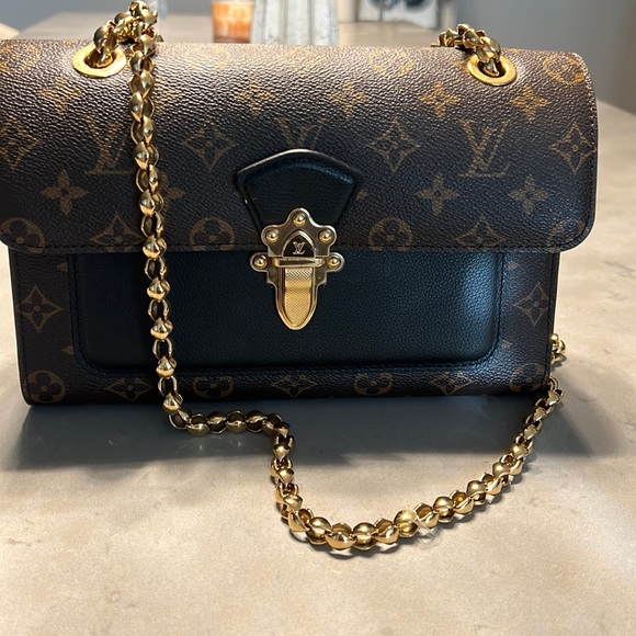 Louis Vuitton Handbags - Louis Vuitton ! Victoire chain bag !!!!
